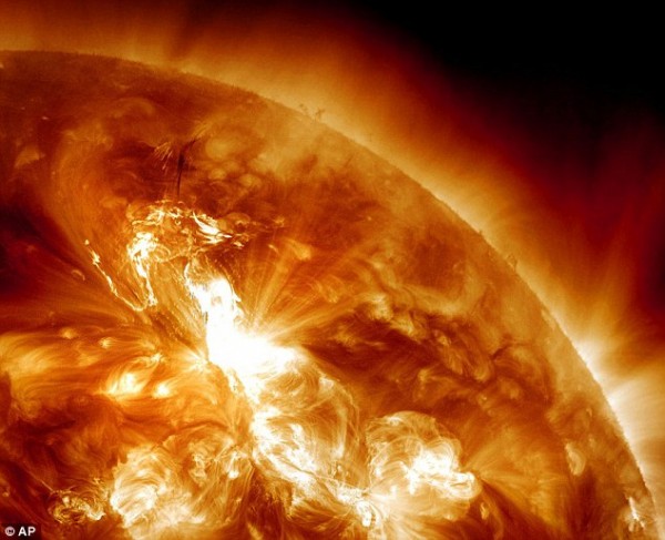  Angin Matahari Bisa Sebabkan Badai Geomagnetik di Bumi